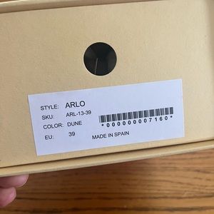 LOQ Arlo sandals in Dune…brand new, still in box!! Only tried on once, too small